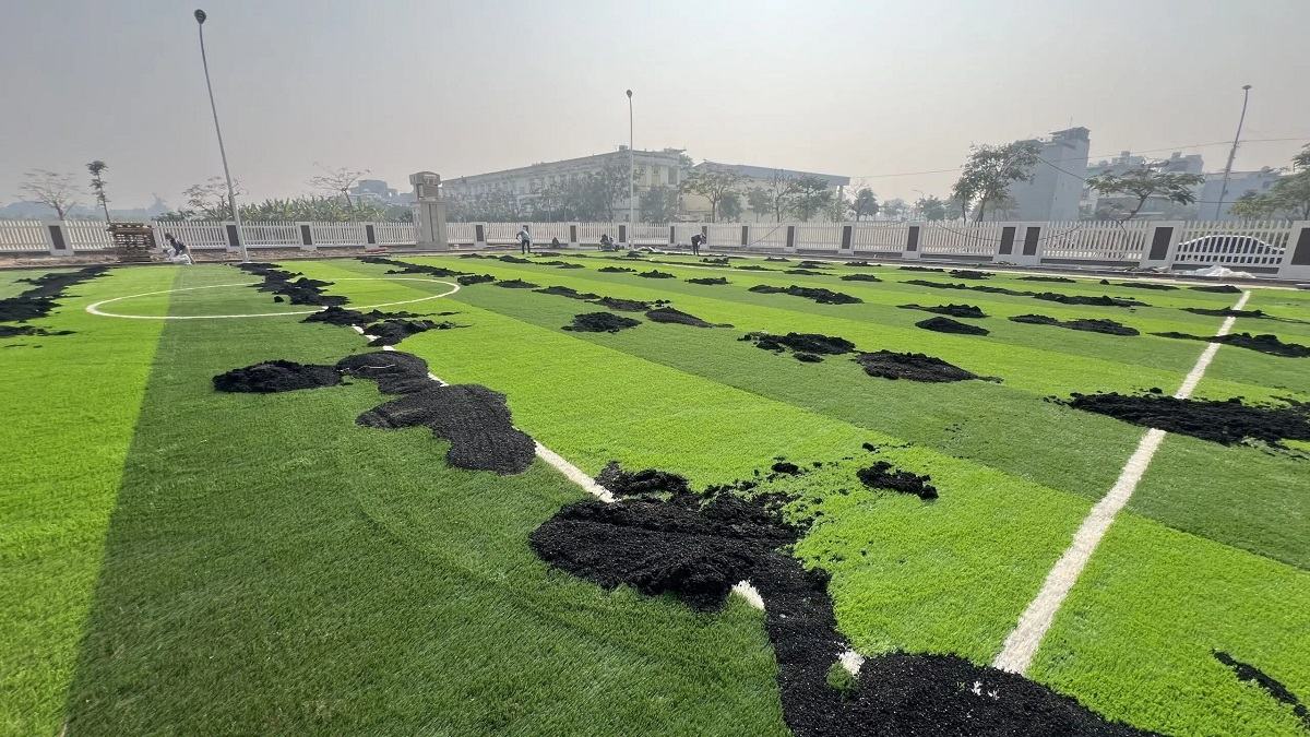 Mặt sân sau hoàn thiện