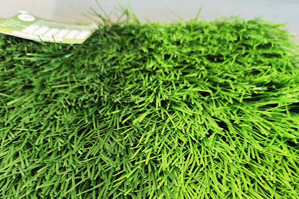 Cỏ sân bóng KP5DM DTEX 6600 - phân khúc tiết kiệm, close-up sợi kim cương