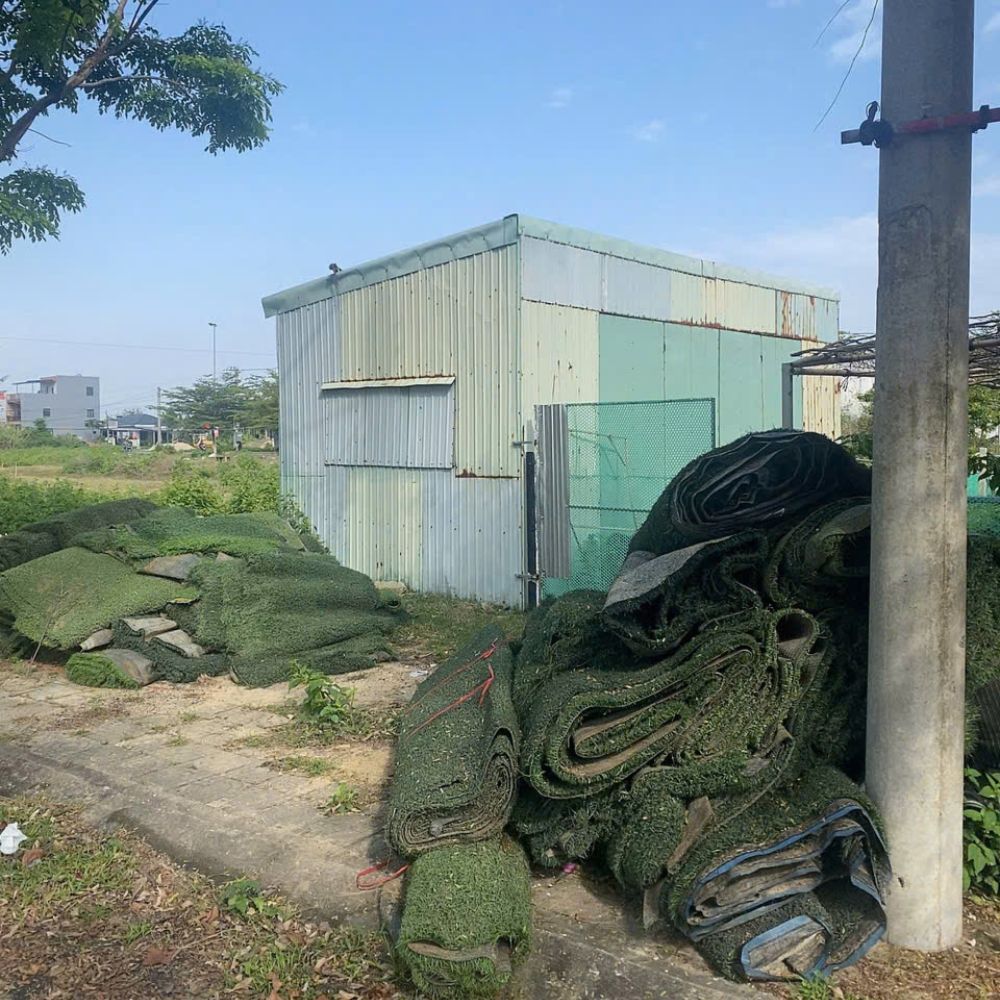 Kiểm tra chất lượng cỏ cũ trước khi xuất kho Kiểm tra chất lượng cỏ cũ trước khi xuất kho